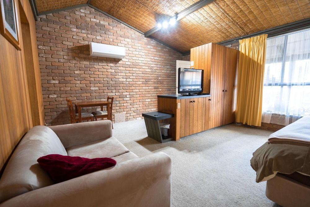 Farnham Court Motel And Restaurant Morwell Εξωτερικό φωτογραφία