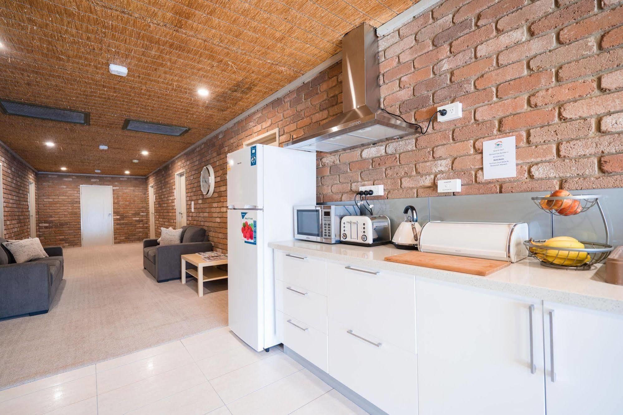 Farnham Court Motel And Restaurant Morwell Εξωτερικό φωτογραφία